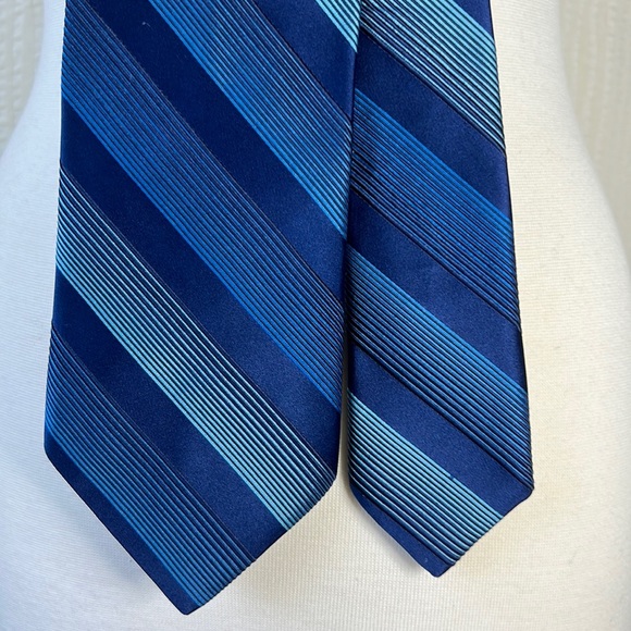 Nicole Miller Silk Wide Blue Stripe Mens Necktie Neck Tie 4x59 - Picture 7 of 15